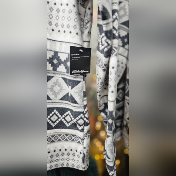 Women's Pullover - Picture 3 of 8